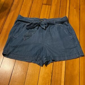 Loft- Chambray Belted Tie-Waist Shorts- Size Medium.